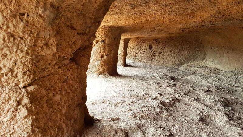Interior de la cueva principal de Cuatro Puertas/CA.